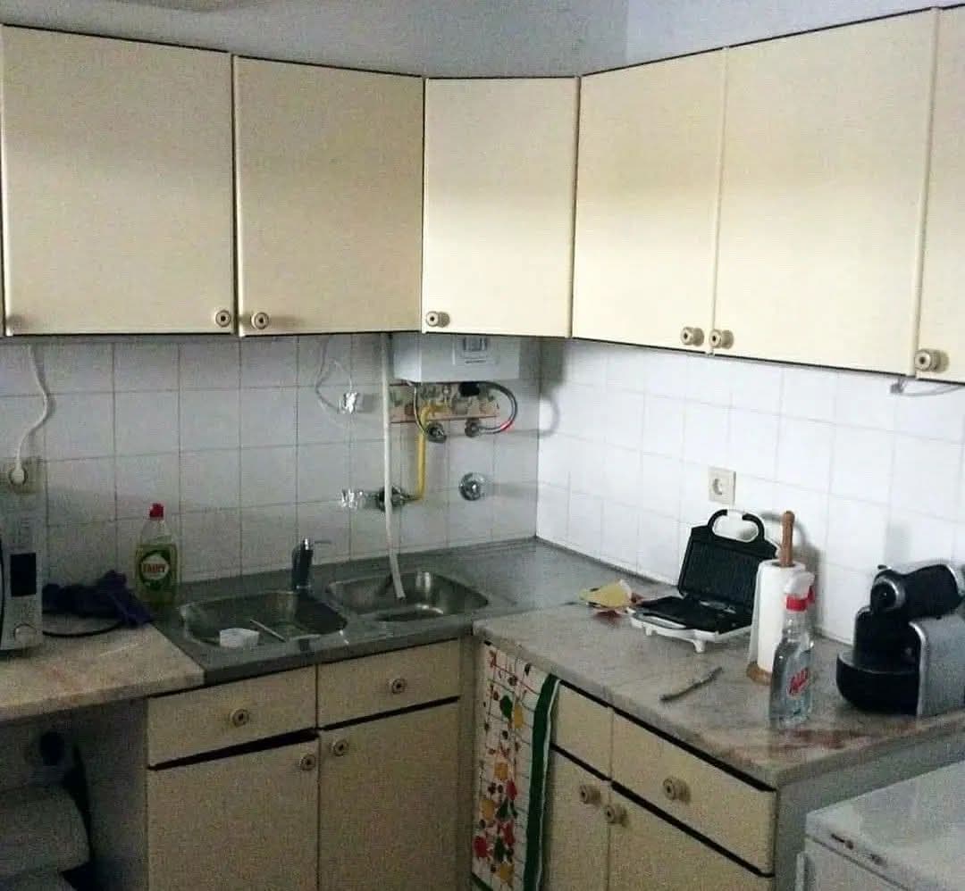 Cozinha original datada antes da renovação